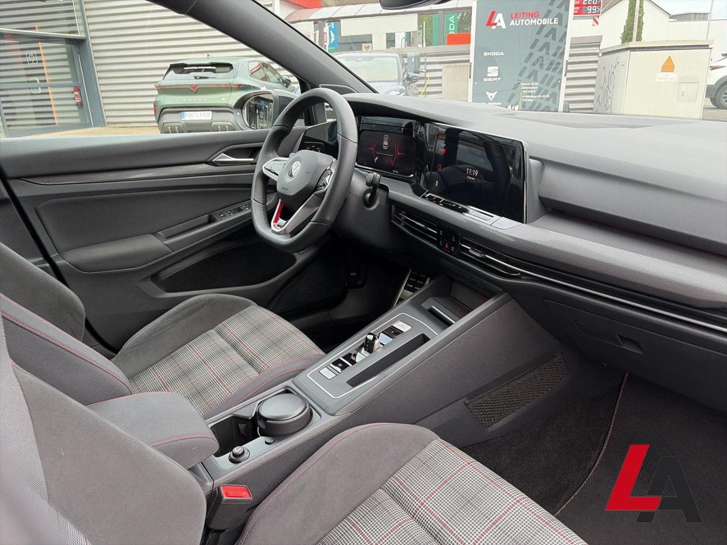 Volkswagen Golf VIII GTI 2,0 TSI DSG 245 PS HUD STHZG AHK N, миниатюра 10