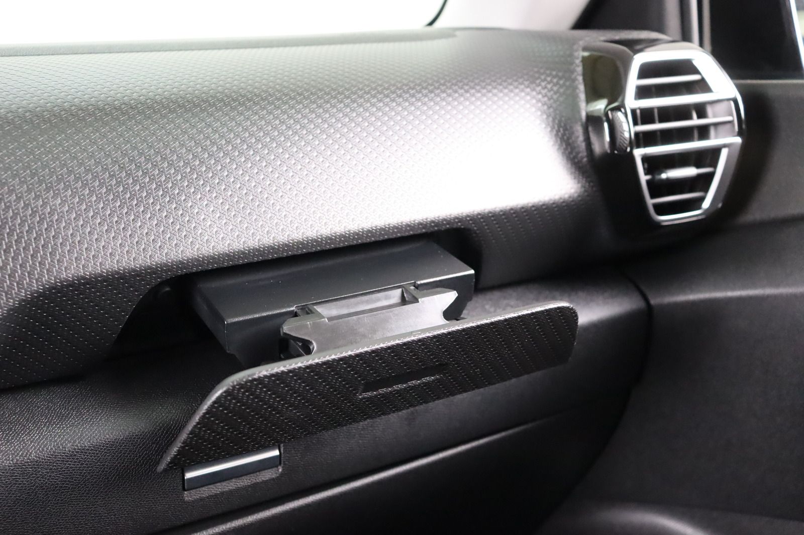Fahrzeugabbildung Citroën C4 1.2i Feel Pack * LED * Navi * LRHZ *