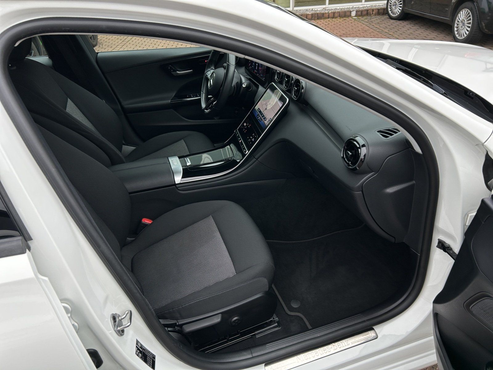 Fahrzeugabbildung Mercedes-Benz C300d T DISTRO Business LED el.Heckkl DAB Kamera