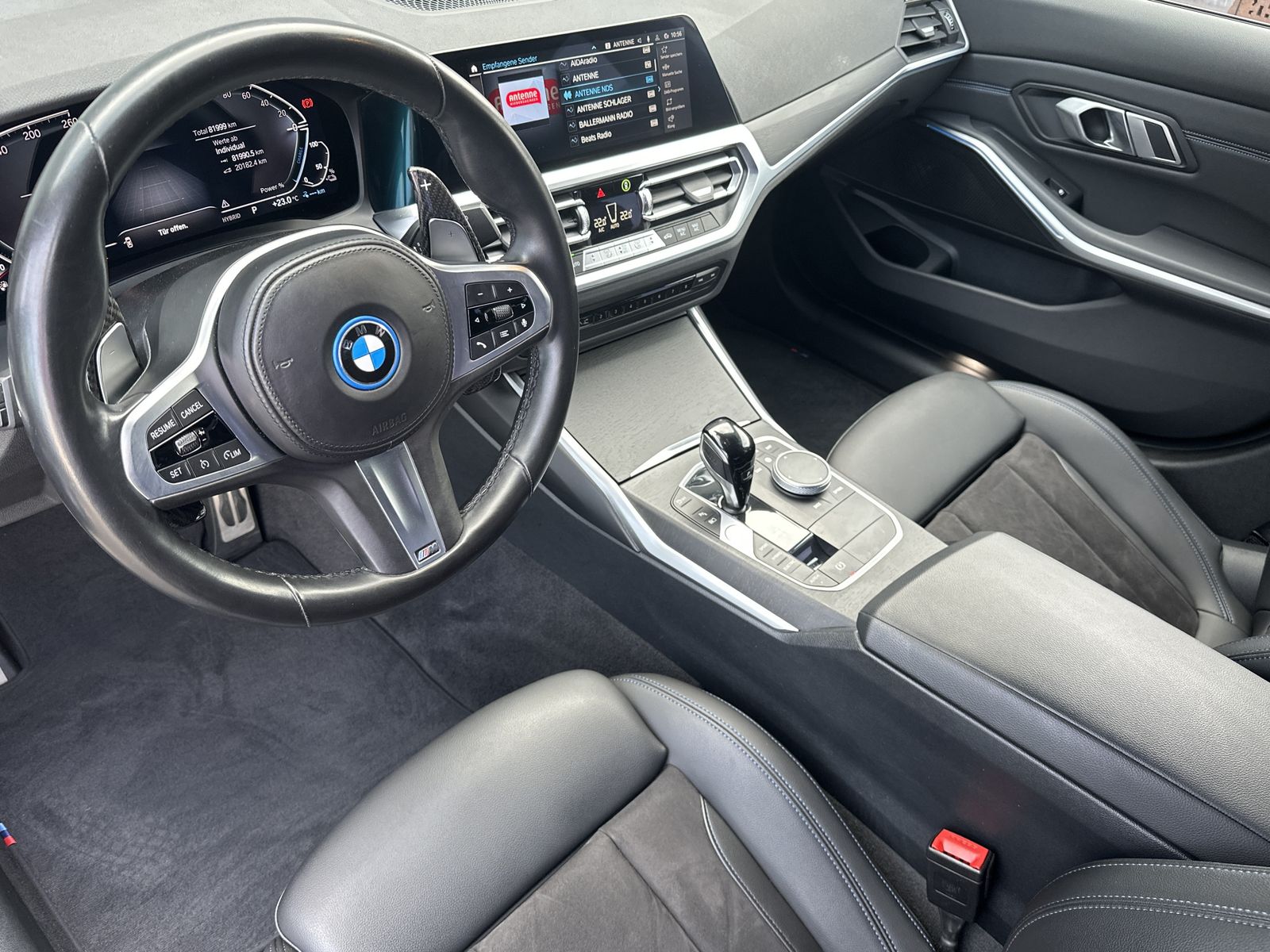 Fahrzeugabbildung BMW 330e Limousine M-Sport NAV+LED+TEMPOMAT+18ZO+PP