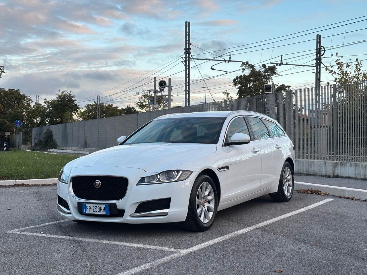 JAGUAR XF