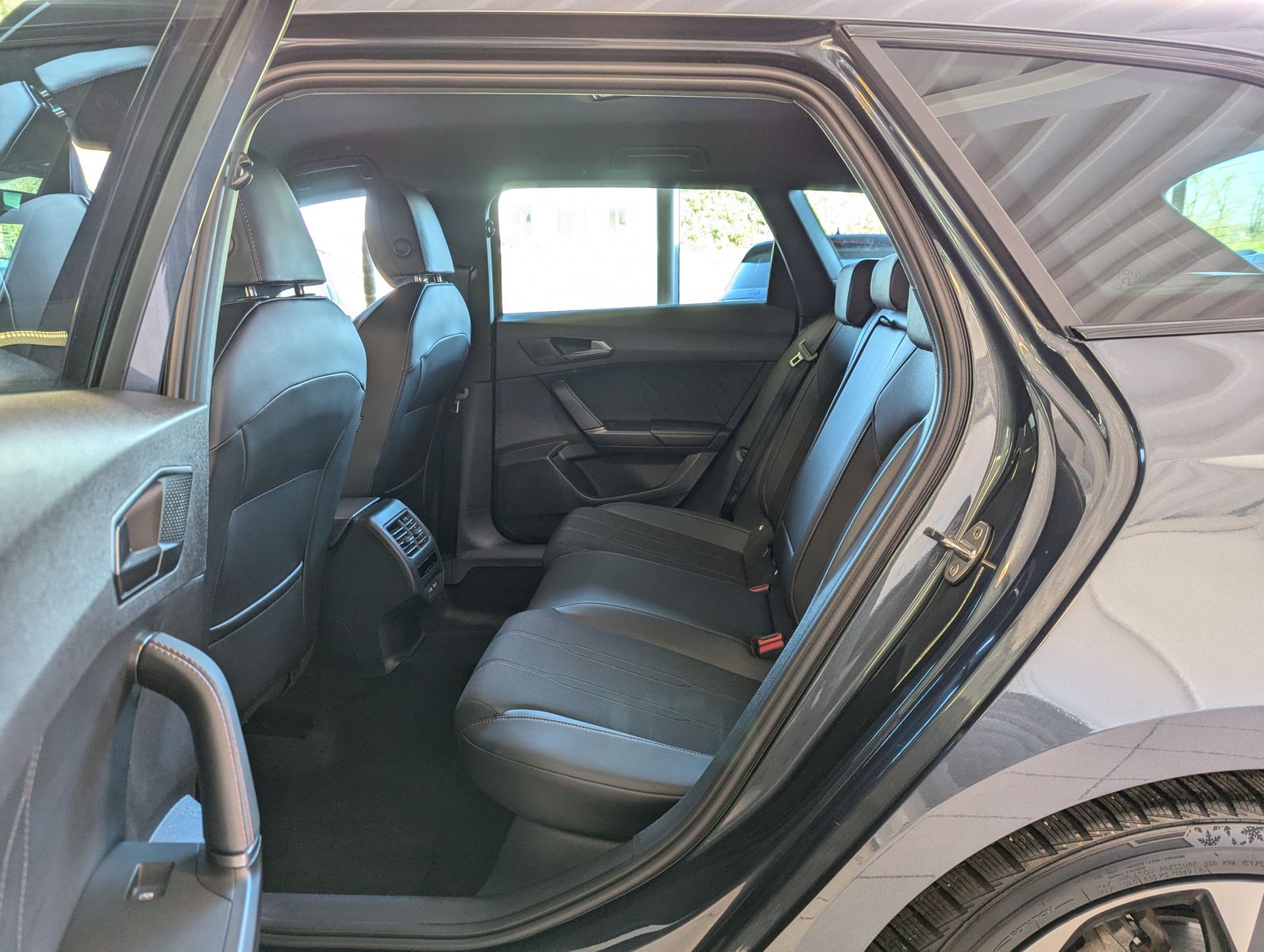 Fahrzeugabbildung CUPRA Leon 1.5eTSI DSG Matrix Cam Vision+ Full Link