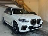 BMW X5 M50 I-Swarovski-Pano-Scheckh. gepfl. - BMW X5 M50 mit Benzin-Antrieb: Automatik