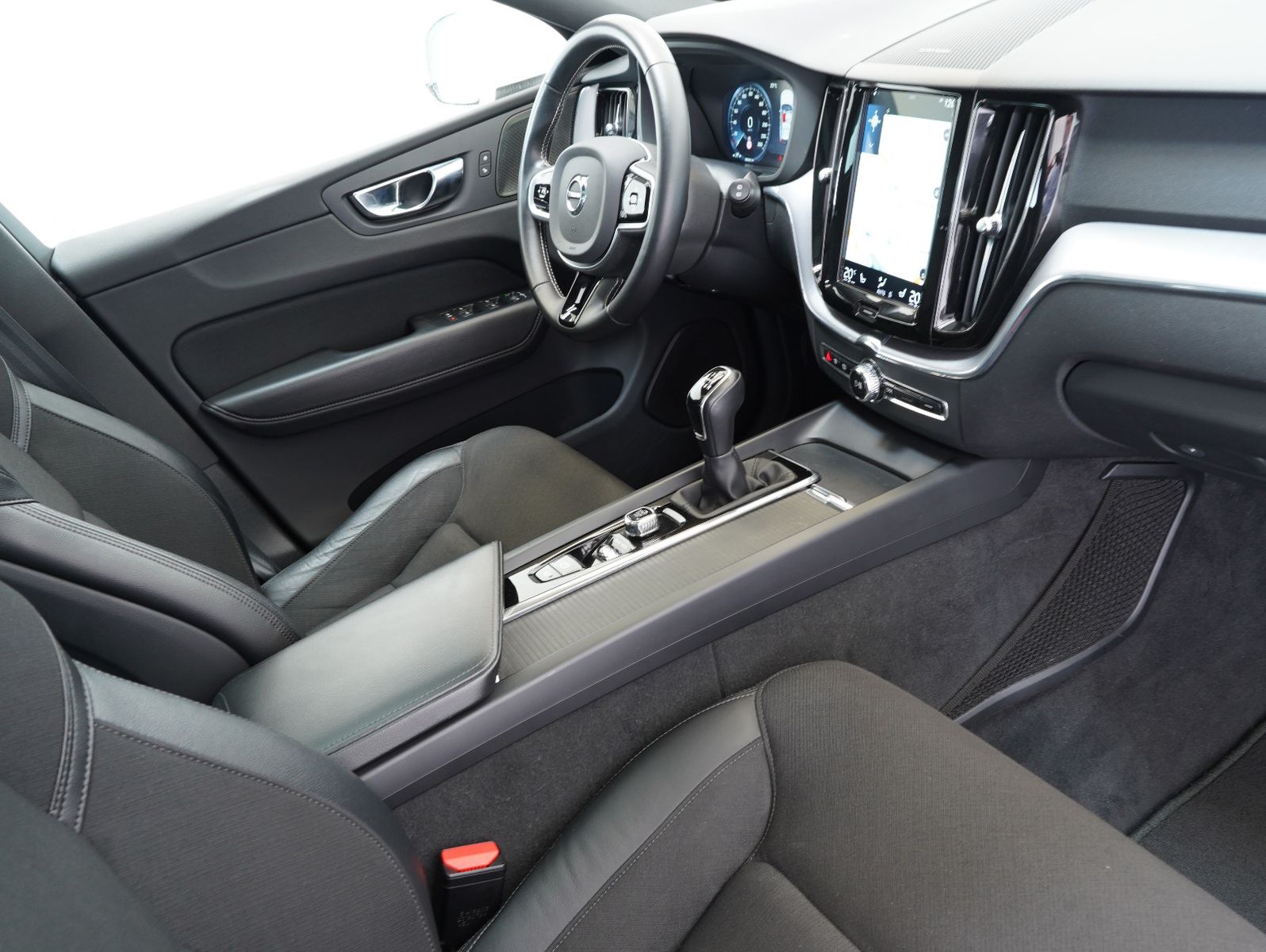 Fahrzeugabbildung Volvo XC60 D4 Momentum Pro INTELLISAFE/BLIS/PANO