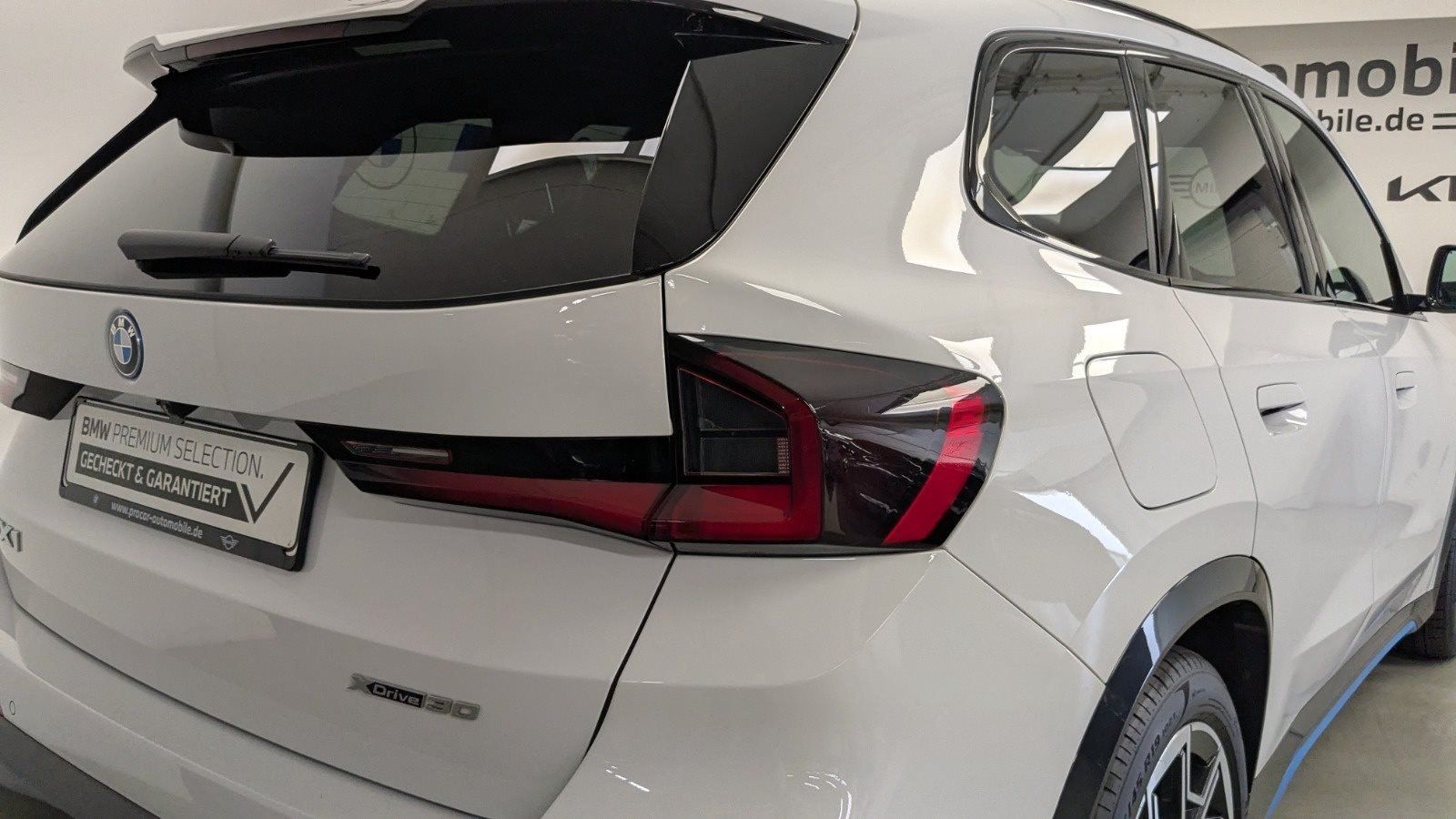 BMW iX1 xDrive30 xLine AHK DA H K 19'' Memory AdapL foto 5