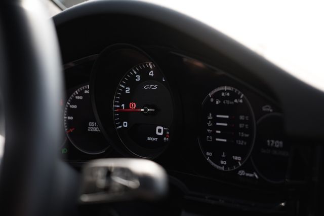 Fahrzeugabbildung Porsche Cayenne GTS, S-Design-P.,Pano, AHK, St-H.,HUD