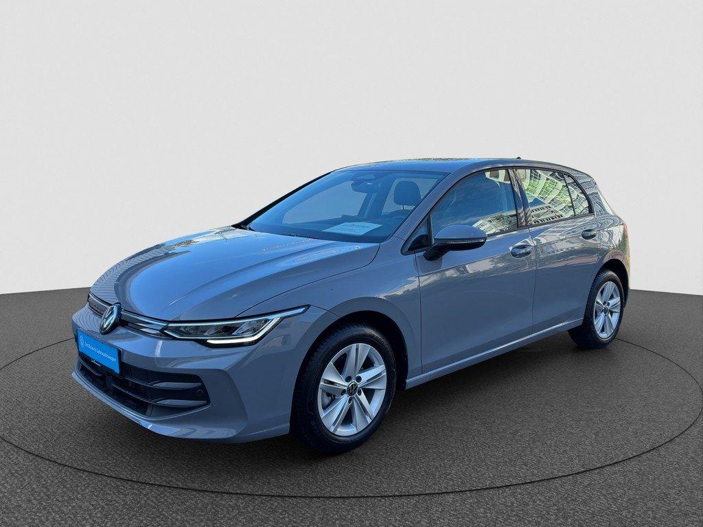 Volkswagen Golf VIII 1.5 eTSI DSG Life LED ACC Kamera