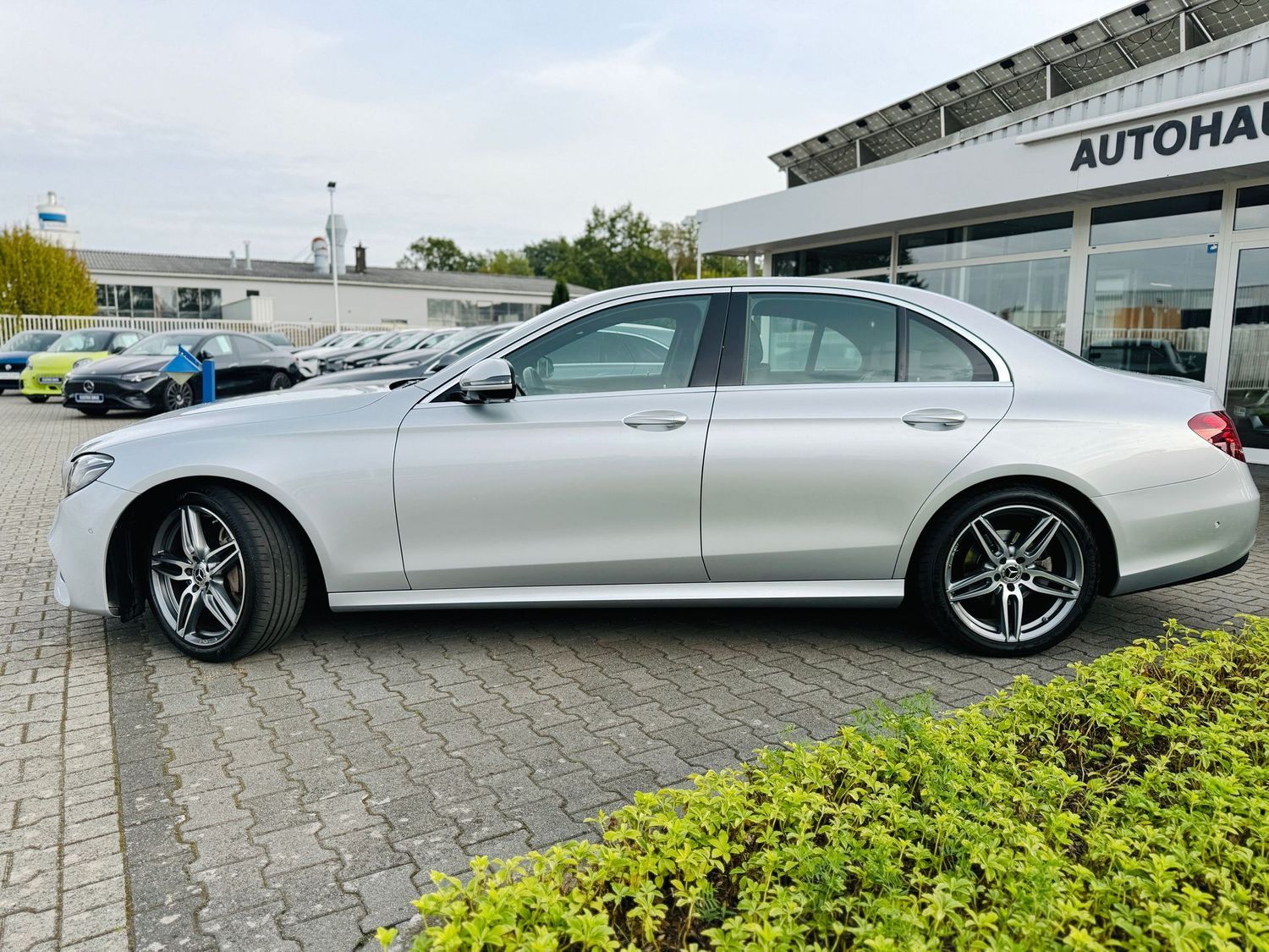 Fahrzeugabbildung Mercedes-Benz E 200 AMG, Multibeam, Memory, 360°, Comand, PTS,