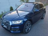 Audi Q5 40 TDI S tronic quattro Sportback 3x S-Line - Audi Q5 mit Diesel-Antrieb: Blau, Ambiente-Beleuchtung