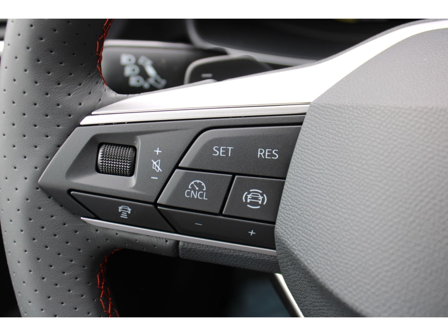 SEAT Leon 1.5 eTSI Sportstourer FR DSG ACC LED AHK RF - Image 16