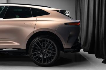 صورة 9 لـ 2023 Aston Martin DBX