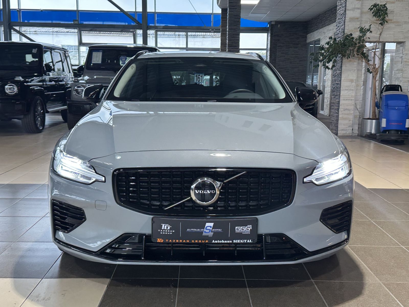 Volvo V60 Plus Dark Plug-In Leder R.Cam Memory AHK AWD foto 2
