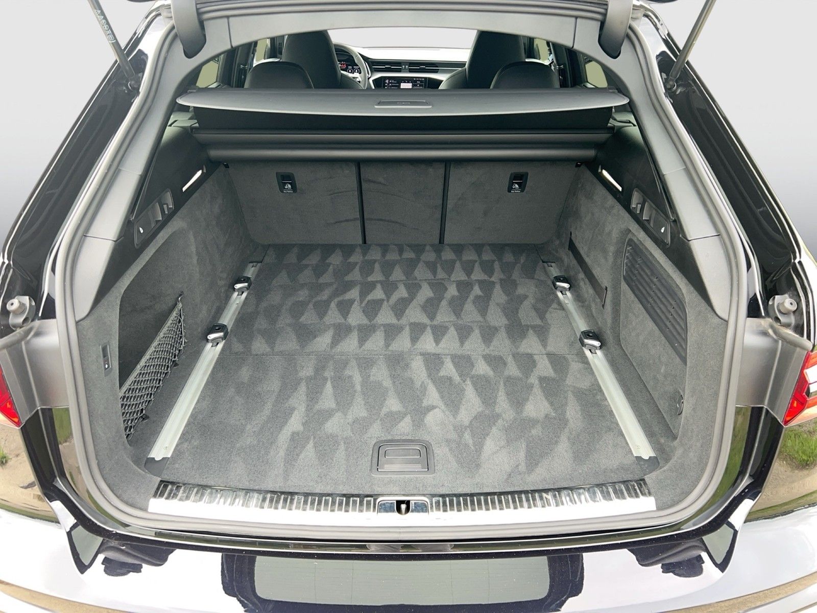 Fahrzeugabbildung Audi RS 6 Avant ASG 3 J./150t km RS-Dynamikpaket plus