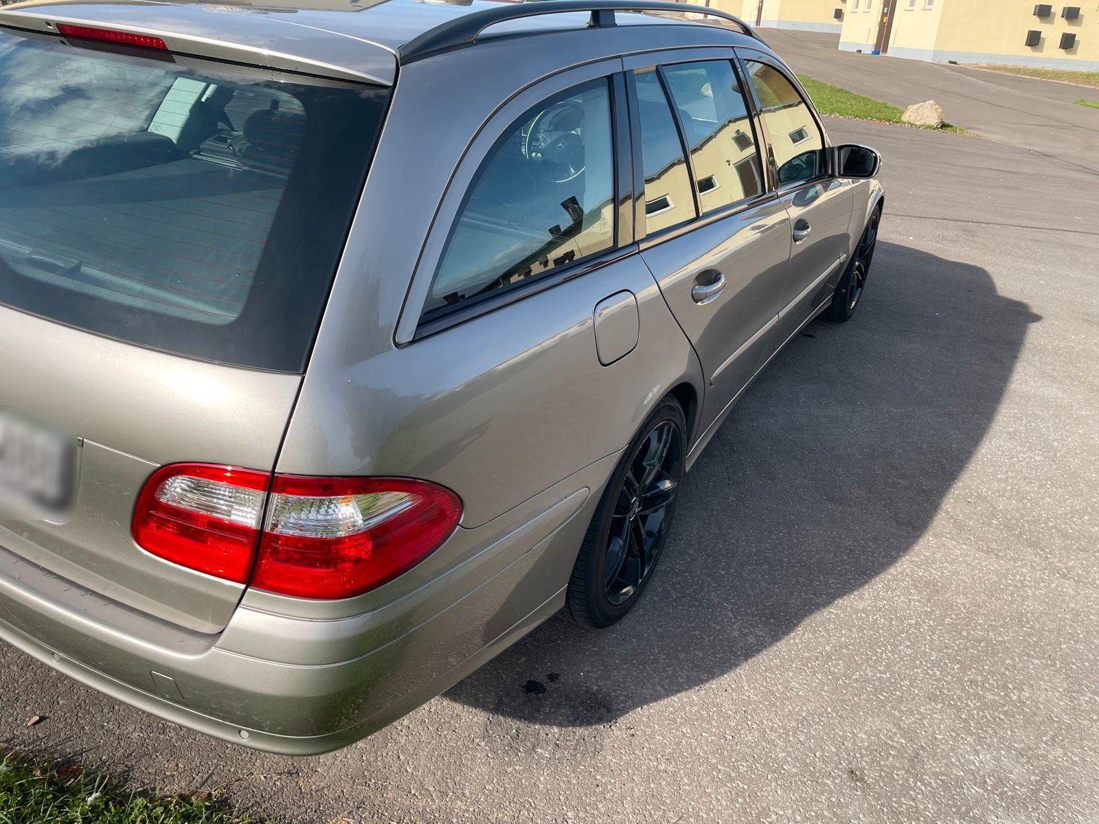 Mercedes-Benz E200 2005 — photo 10