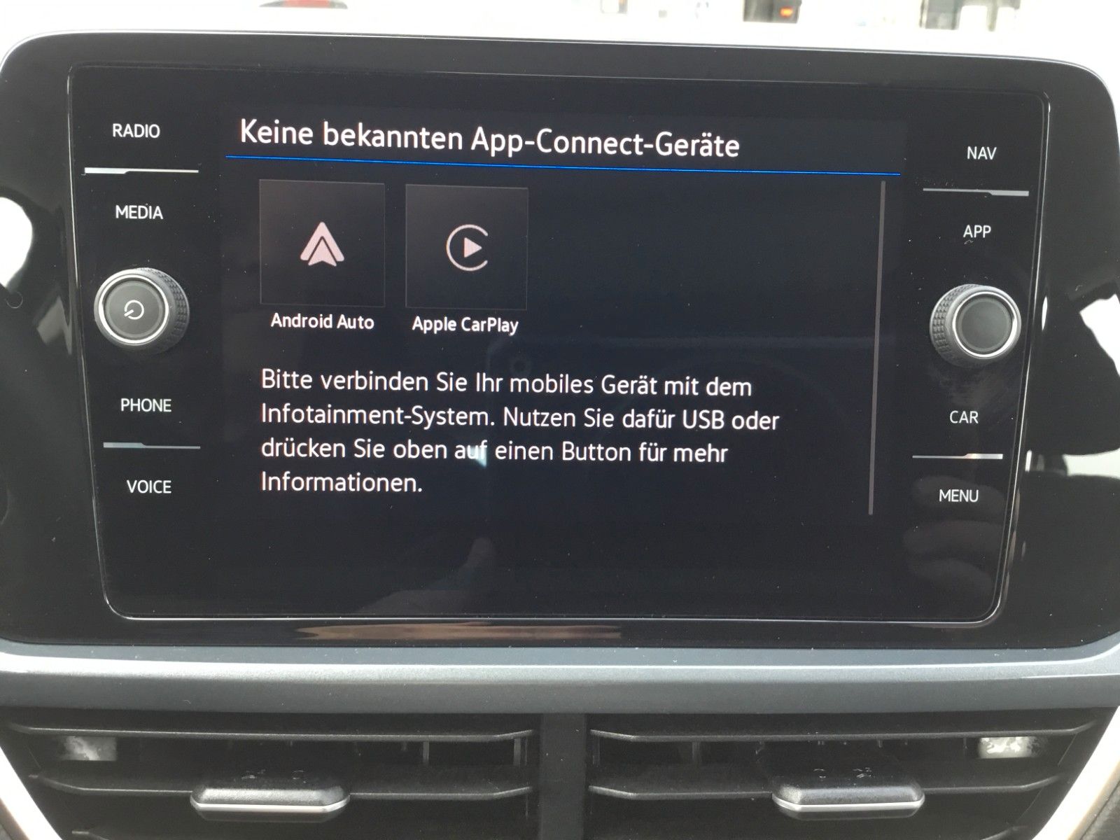 Fahrzeugabbildung Volkswagen T-Roc 1.5 TSI DSG Style+AHK+MatrixLED+ACC+Pano