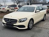 Mercedes-Benz E 220 d T AVANTGARDE Aut*PDC*Kamera*LED*Klima* - Mercedes-Benz E 220: Beige