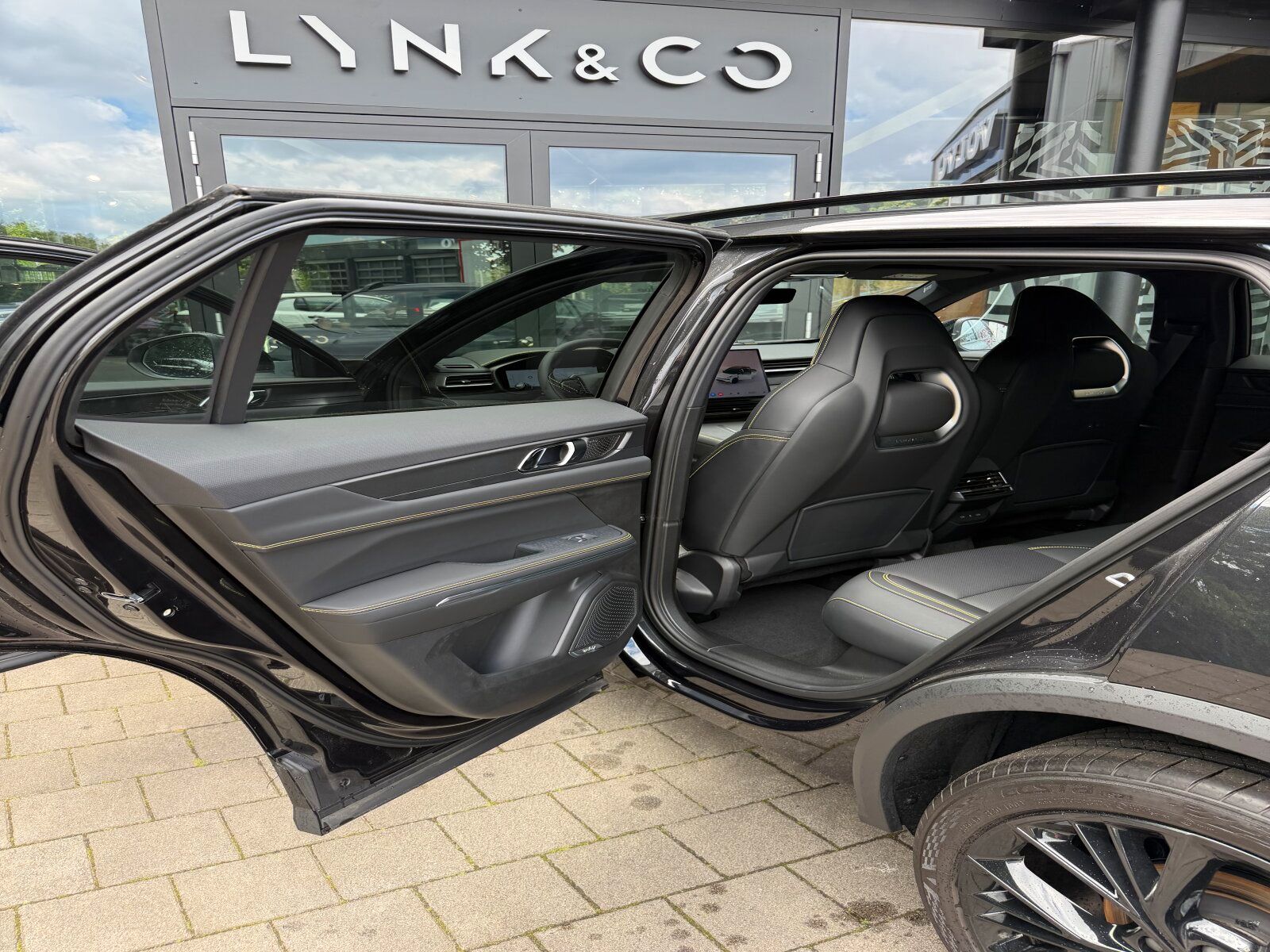 Lynk & Co 01