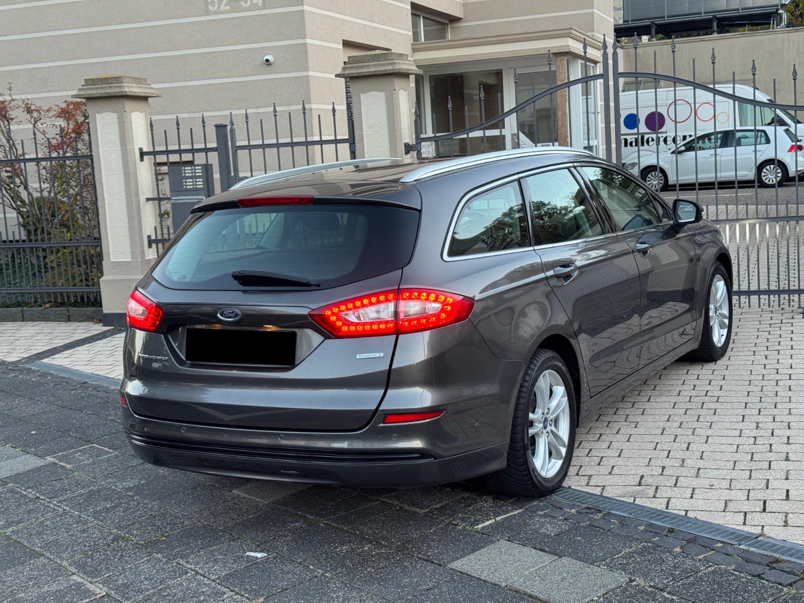 Ford Mondeo 2015 — interior