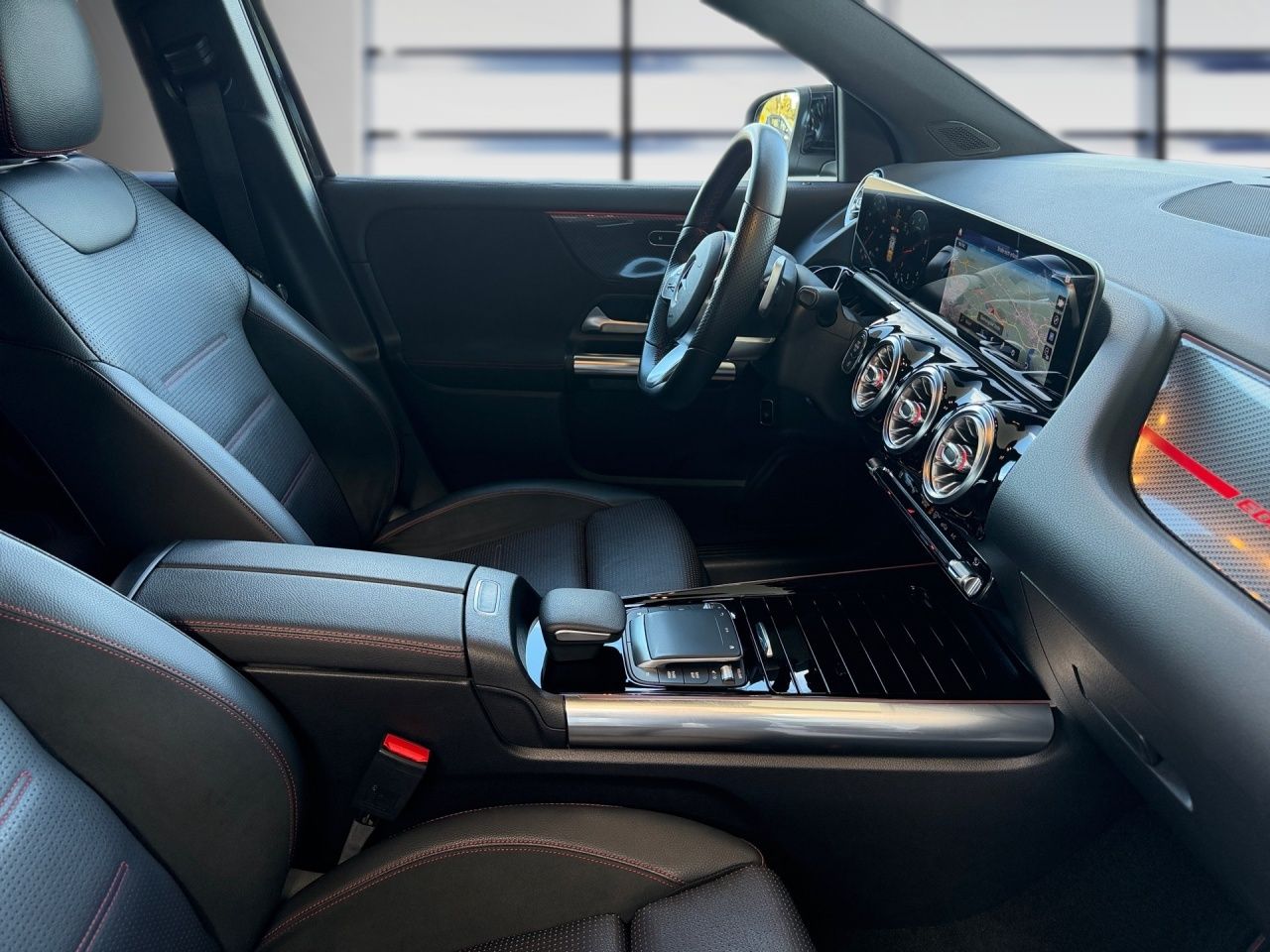 Fahrzeugabbildung Mercedes-Benz GLA 200 AMG+PANO+KEYLESS+CARPL+EL.HECKKL+LED+KAM