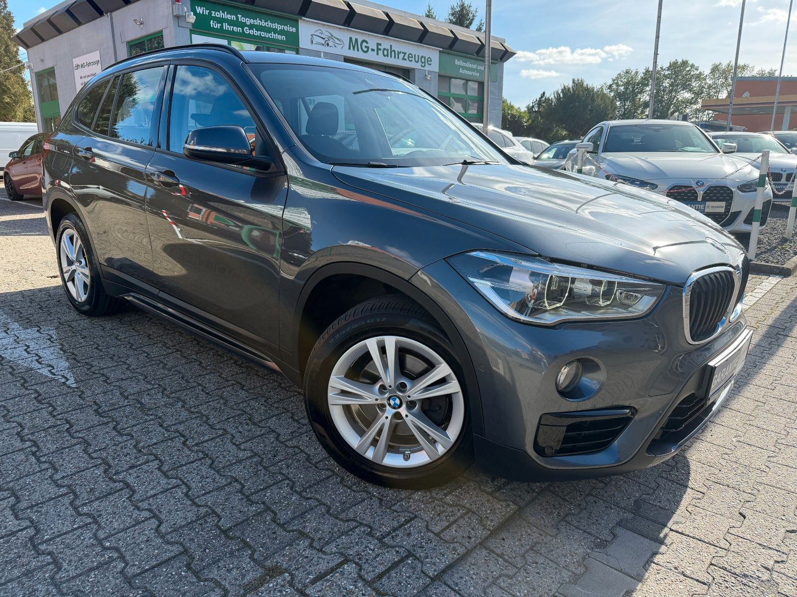 Fahrzeugabbildung BMW X1 xDrive 18 d Sport Line 1-Hand HUD AHK 8-FACH