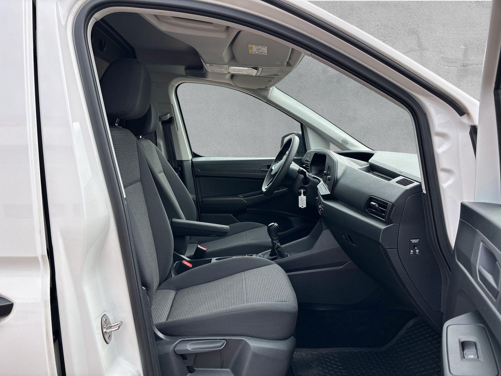 Fahrzeugabbildung Volkswagen Caddy Cargo 1.5 TSI PDC hinten Bluetooth Klima