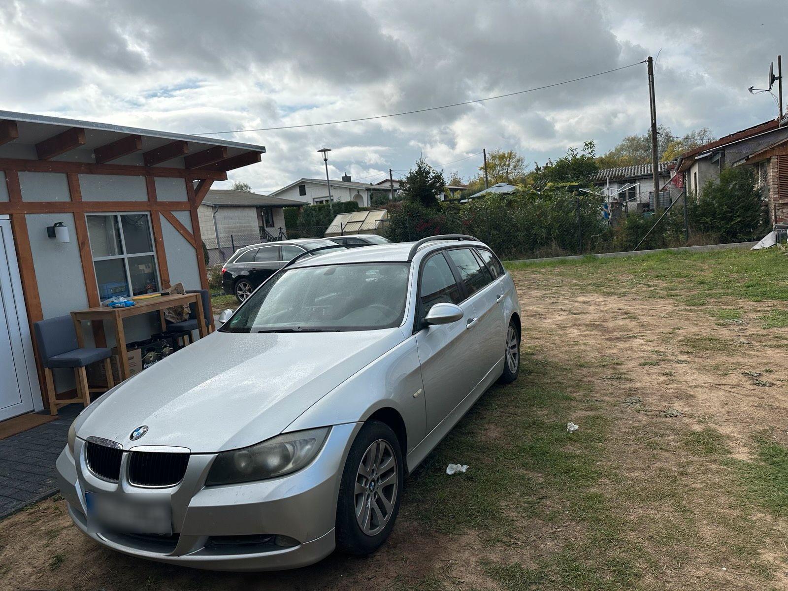 BMW 318 2006 — interior