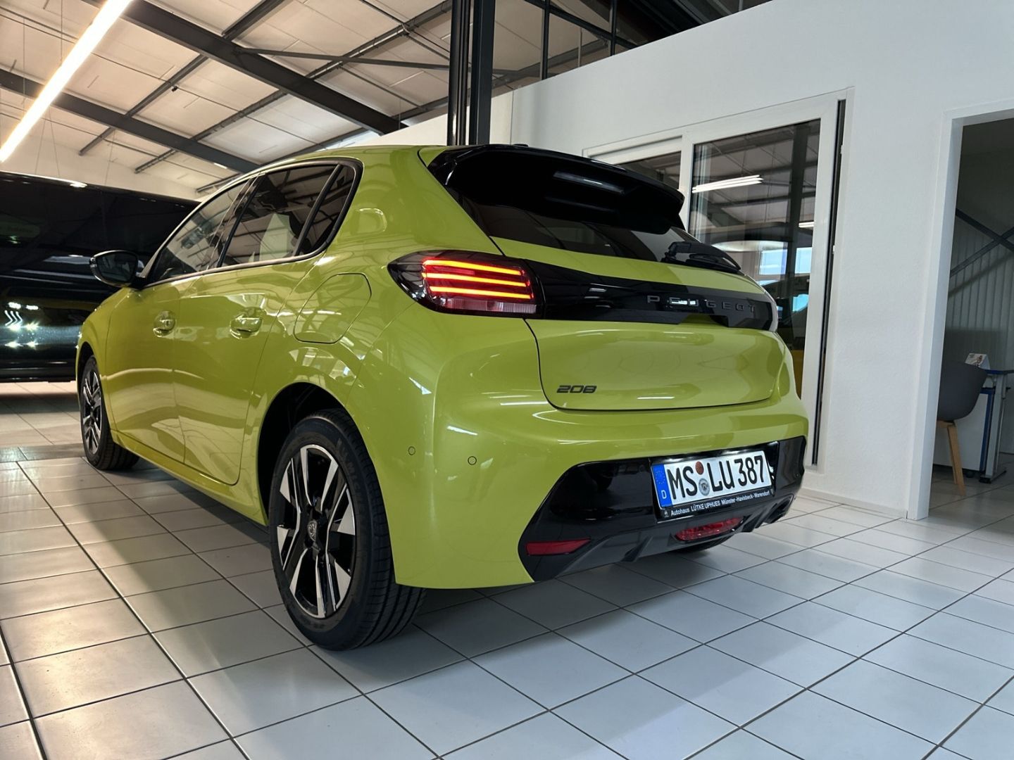 Fahrzeugabbildung Peugeot 208 Allure 1.2 PureTech 100 Navi 360 Kamera