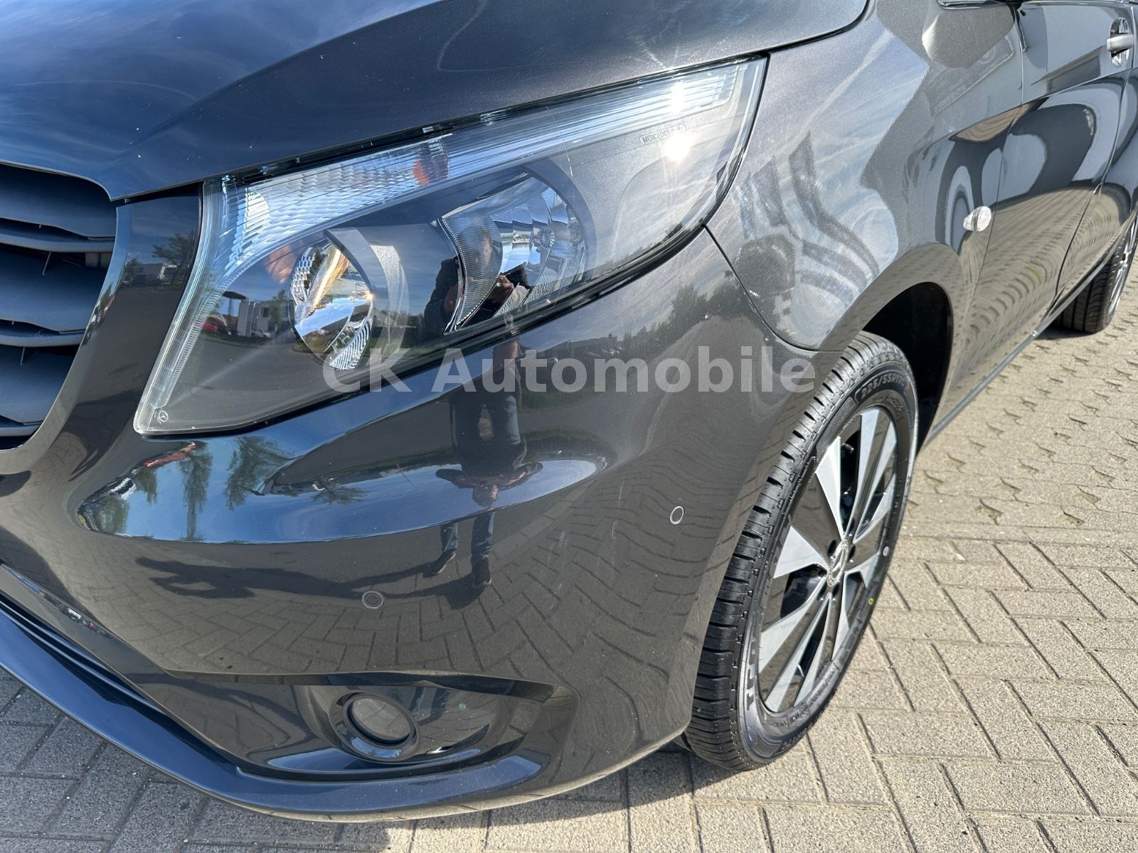Fahrzeugabbildung Mercedes-Benz Vito Tourer Pro 124 Edition Autom/8Sitze/Kam/AHK