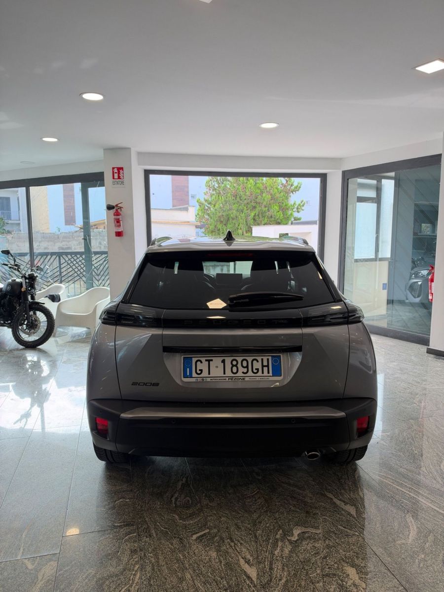 Peugeot 2008 BlueHDi 130 S&S EAT8 Allure imagem 3