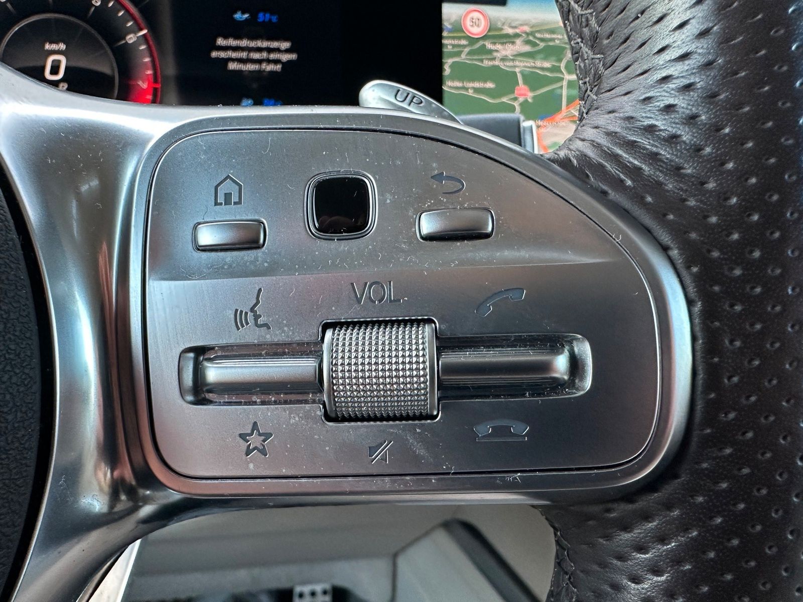 Fahrzeugabbildung Mercedes-Benz G 63 AMG DRIVER'S PACKAGE NAV+GLASDACH+AHK+ACC