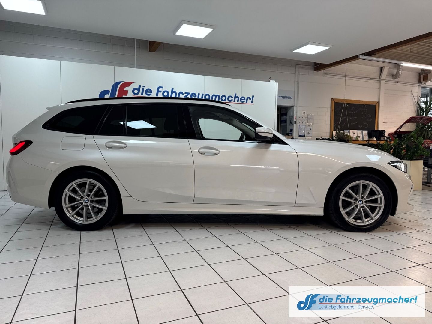 Fahrzeugabbildung BMW 320 Touring *FACELIFT*Navi Digitales Cockpit LED