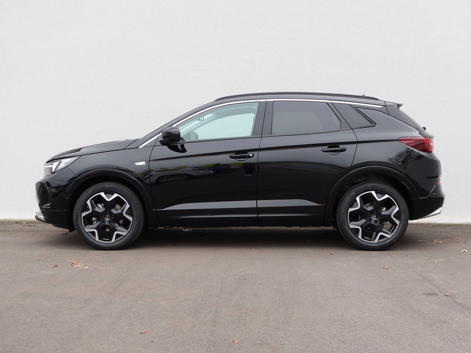 Fahrzeugabbildung Opel Grandland 1.2 Elegance -Autom.- AHK,Navi,Sitzhzg