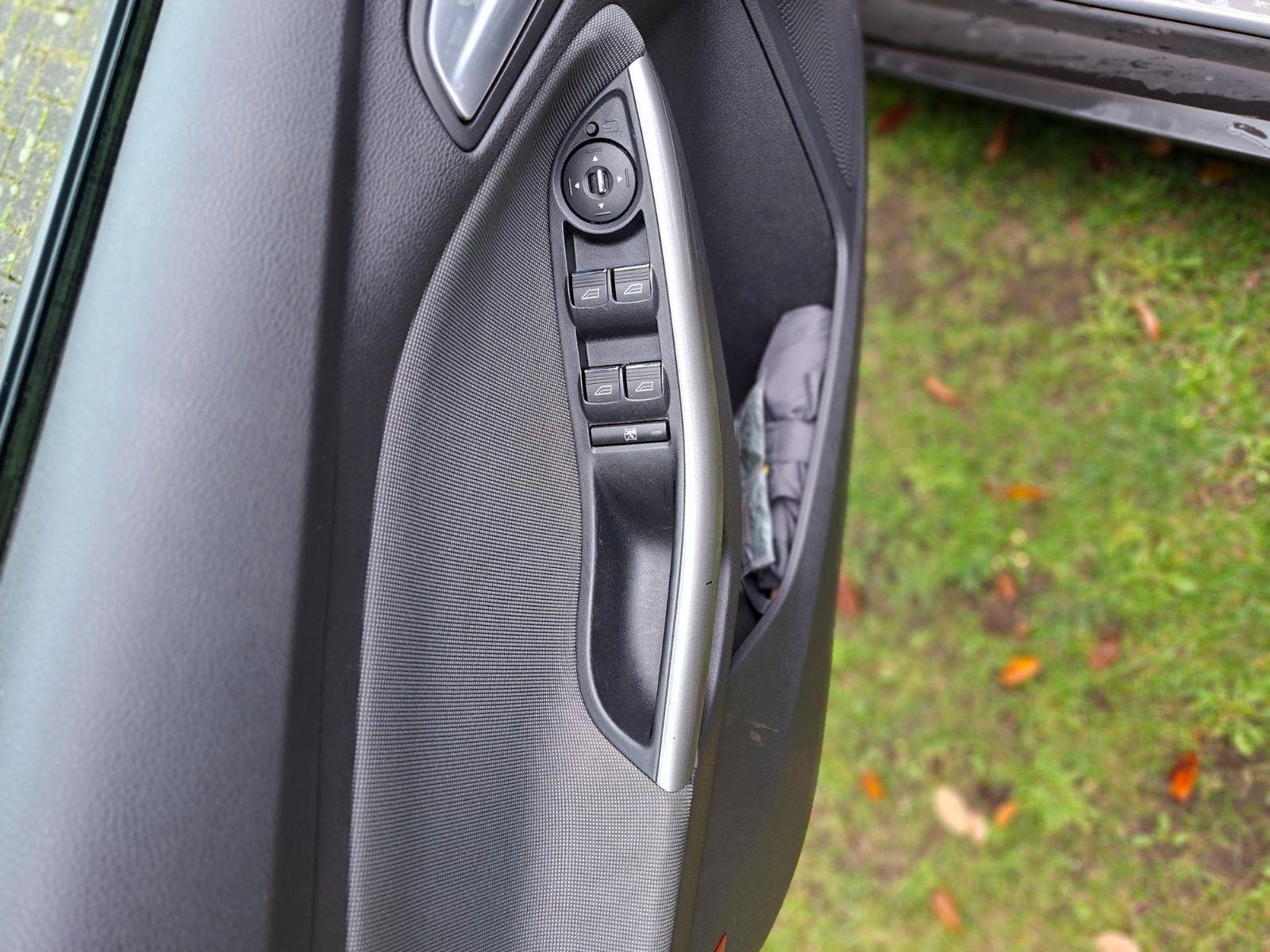 Ford Focus 2011 — фото 13