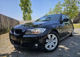 BMW Sportlicher BMW 318i Touring (2.0) Automatik - : Kombi, Sportliche
