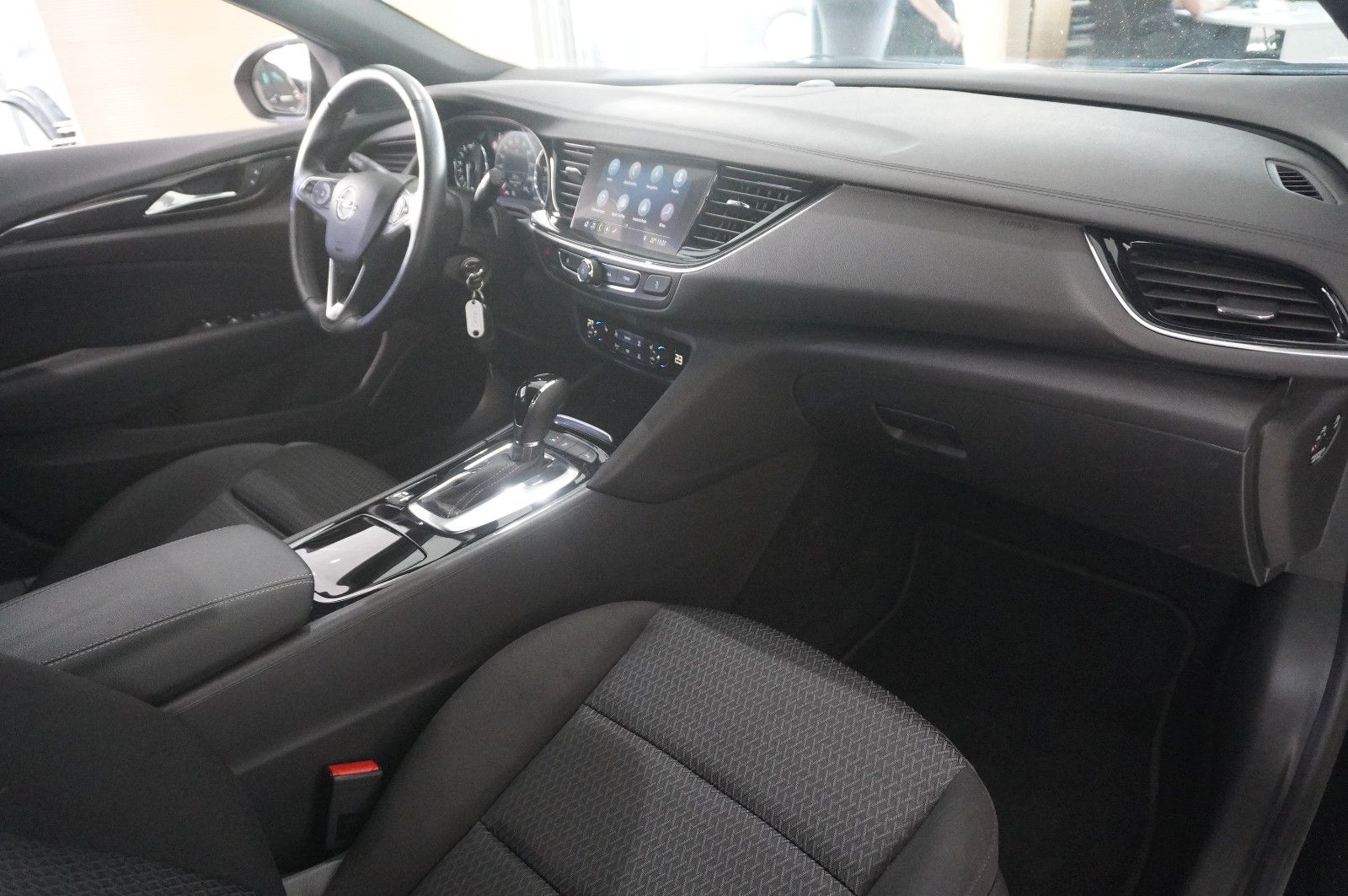 Fahrzeugabbildung Opel Insignia B ST 2.0T ELEGANCE NAVI/LED/SPORT/VIRTU