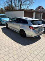 Toyota Corolla Touring Sports Hybrid Business Edition - Toyota Corolla: Business Edition