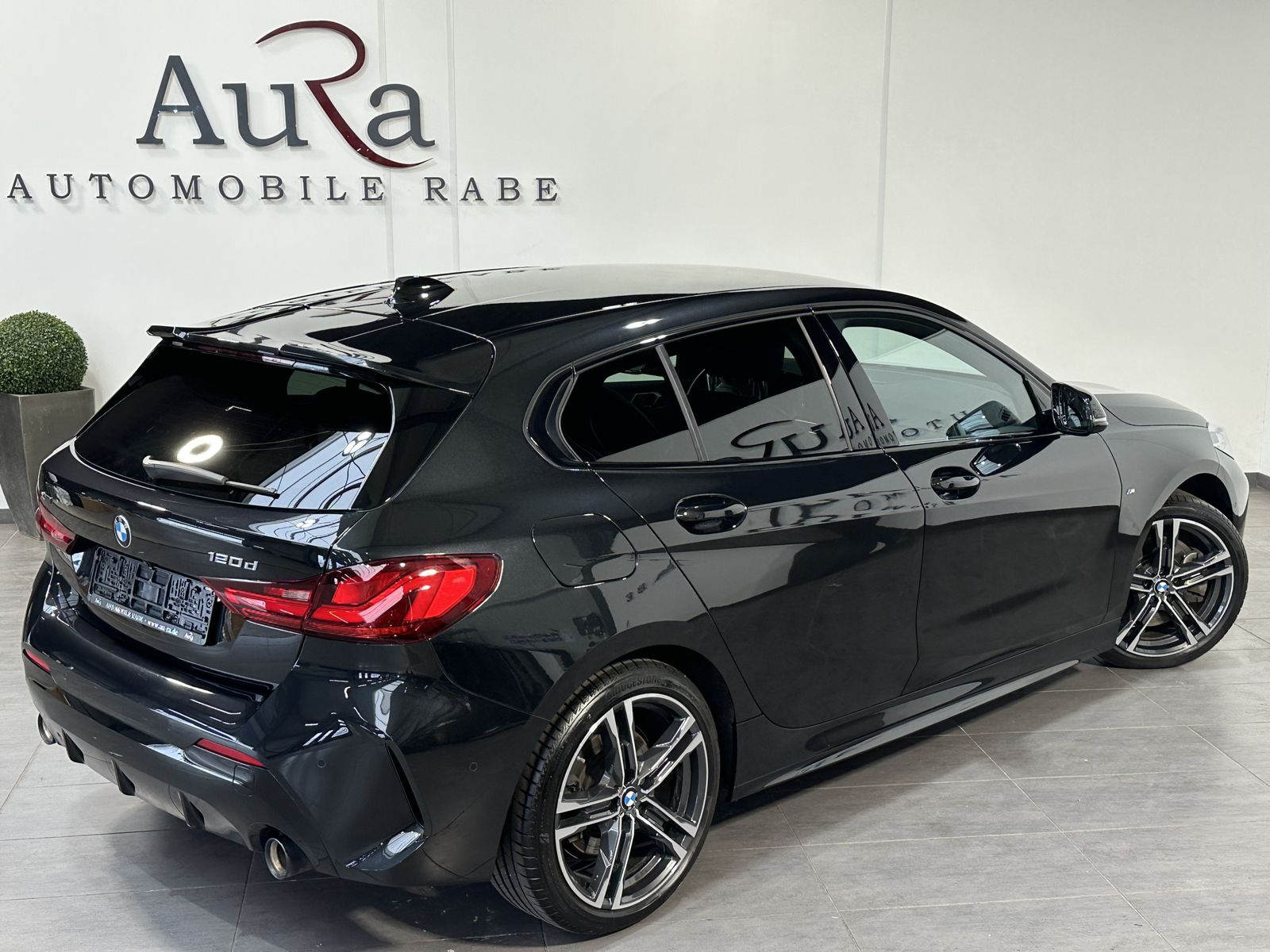 Fahrzeugabbildung BMW 120d xDrive M-Sport NAV+LED+KAMERA+HIFI+18ZO+PP