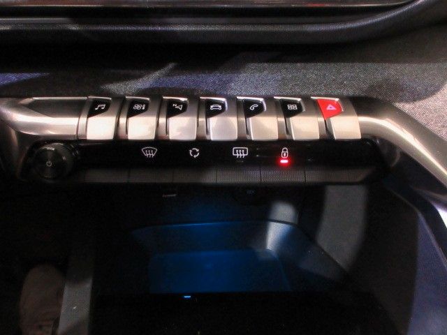 Fahrzeugabbildung Peugeot 3008 Allure Pack 1.2T LED/NAVI/PDC/R'CAM/DAB