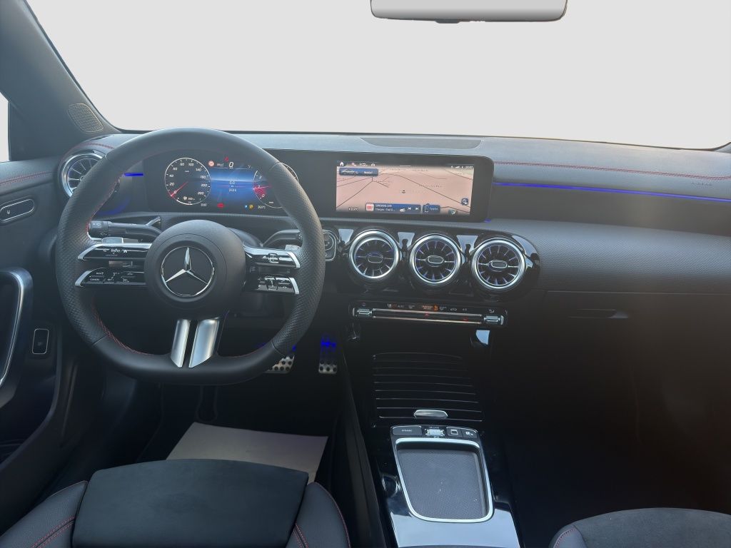 Fahrzeugabbildung Mercedes-Benz CLA 200 Coupé AMG*Night*Pano*Key.Less*PDC*360°