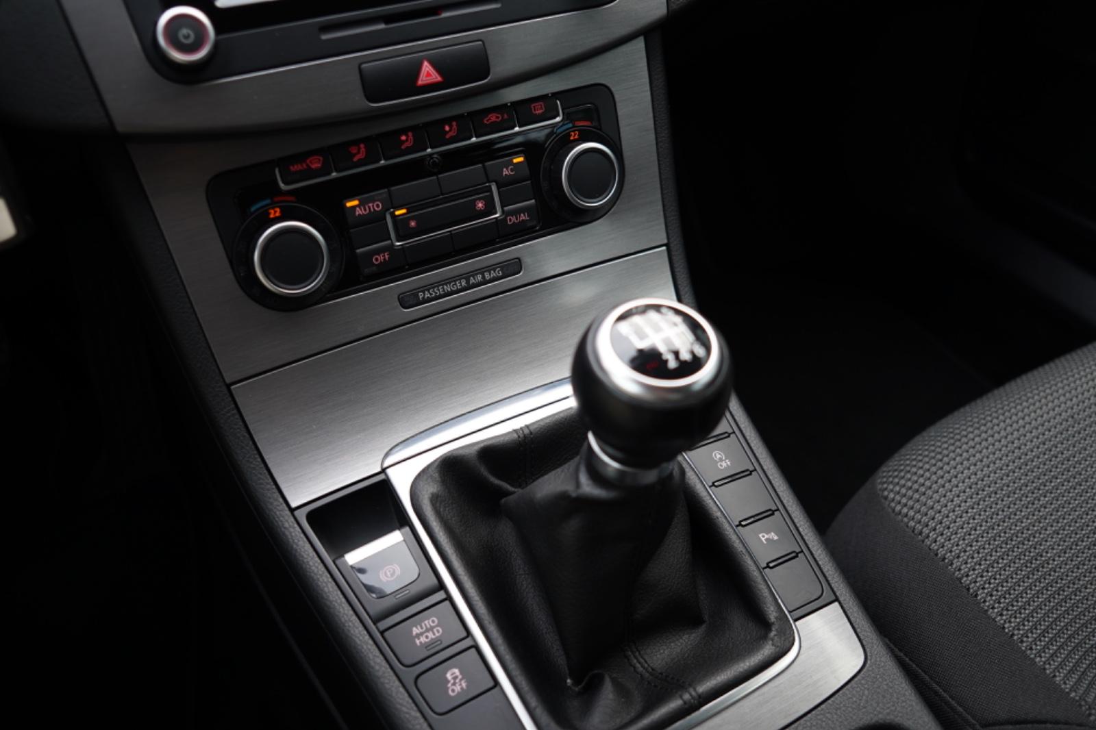 Volkswagen Passat 2011 — photo 19