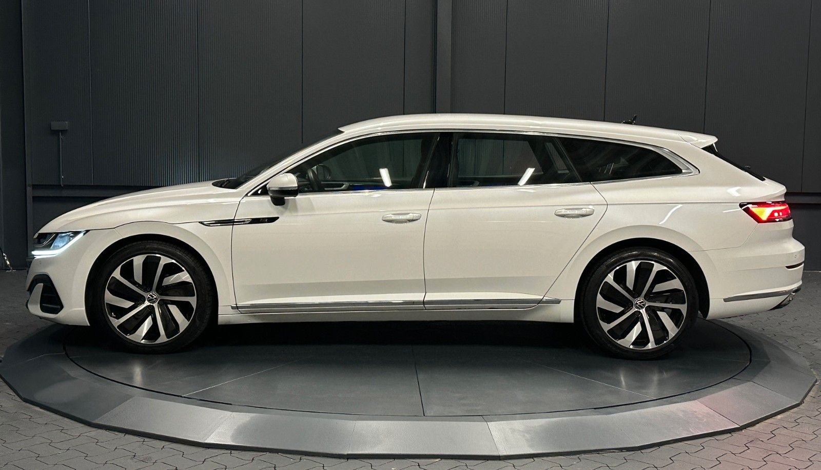 VW Arteon Shooting Brake R-Line 4Motion*19Zoll*DCC*