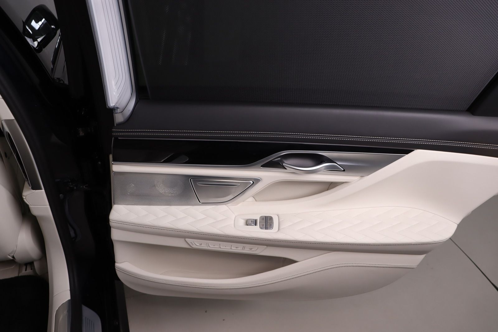 Fahrzeugabbildung BMW 750 L i xDrive M Paket Night-Vision * 4x Massage