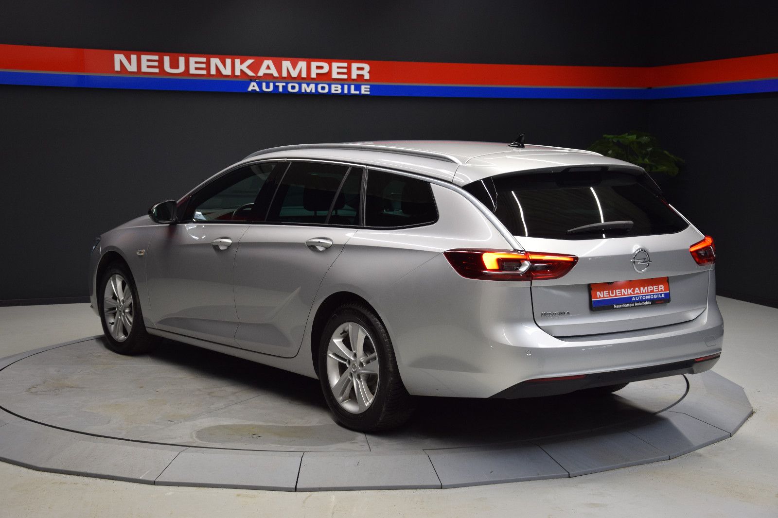 Fahrzeugabbildung Opel Insignia B Sports Tourer Business LED Navi