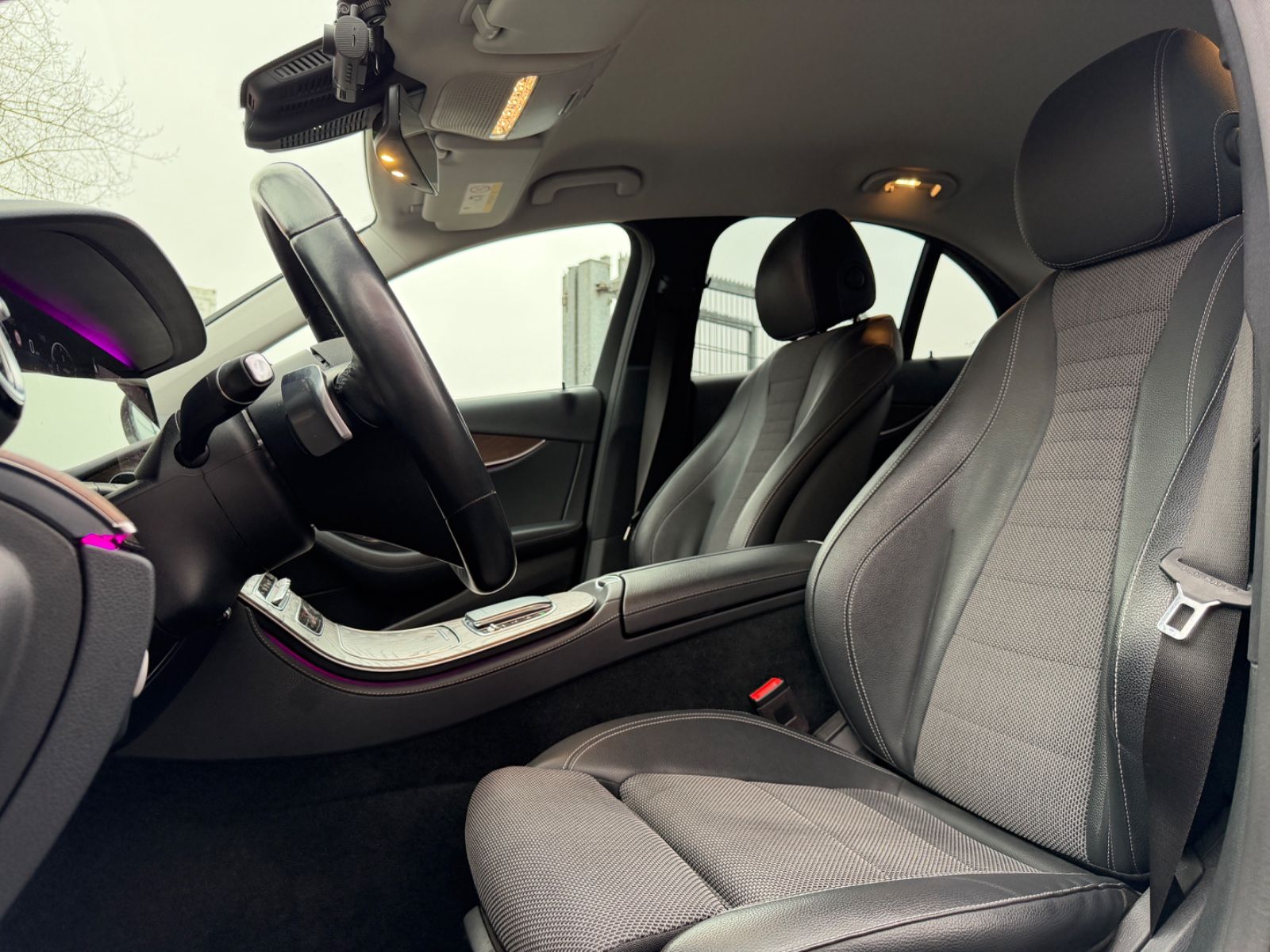 Fahrzeugabbildung Mercedes-Benz E 220d Night-Paket*JUNGE STERNE*KAMERA*LED*