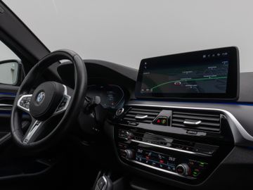 Fahrzeugabbildung BMW 520d M Sport Kamera DAB HiFi Stop&Go Komfort