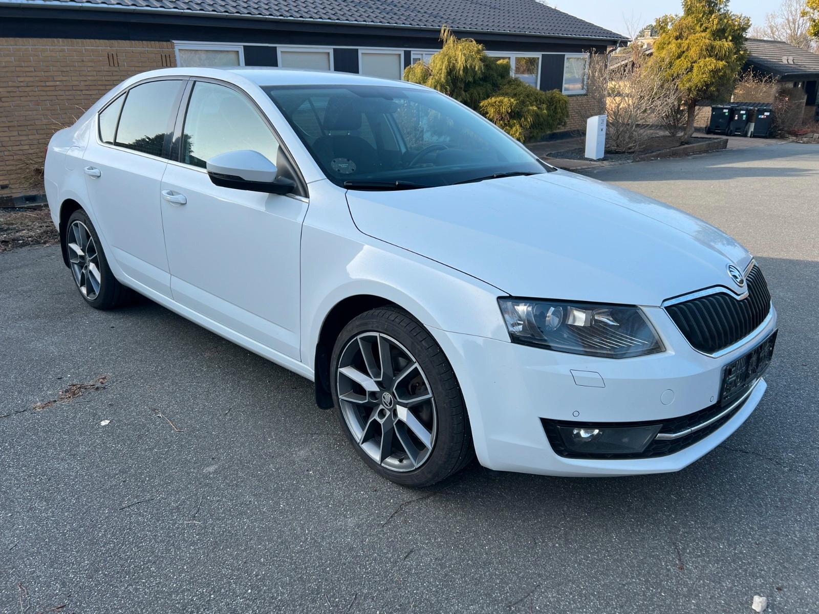 Skoda Octavia 1.4 TSI DSG *Xenon+Elsitze+Keyless+ANH*
