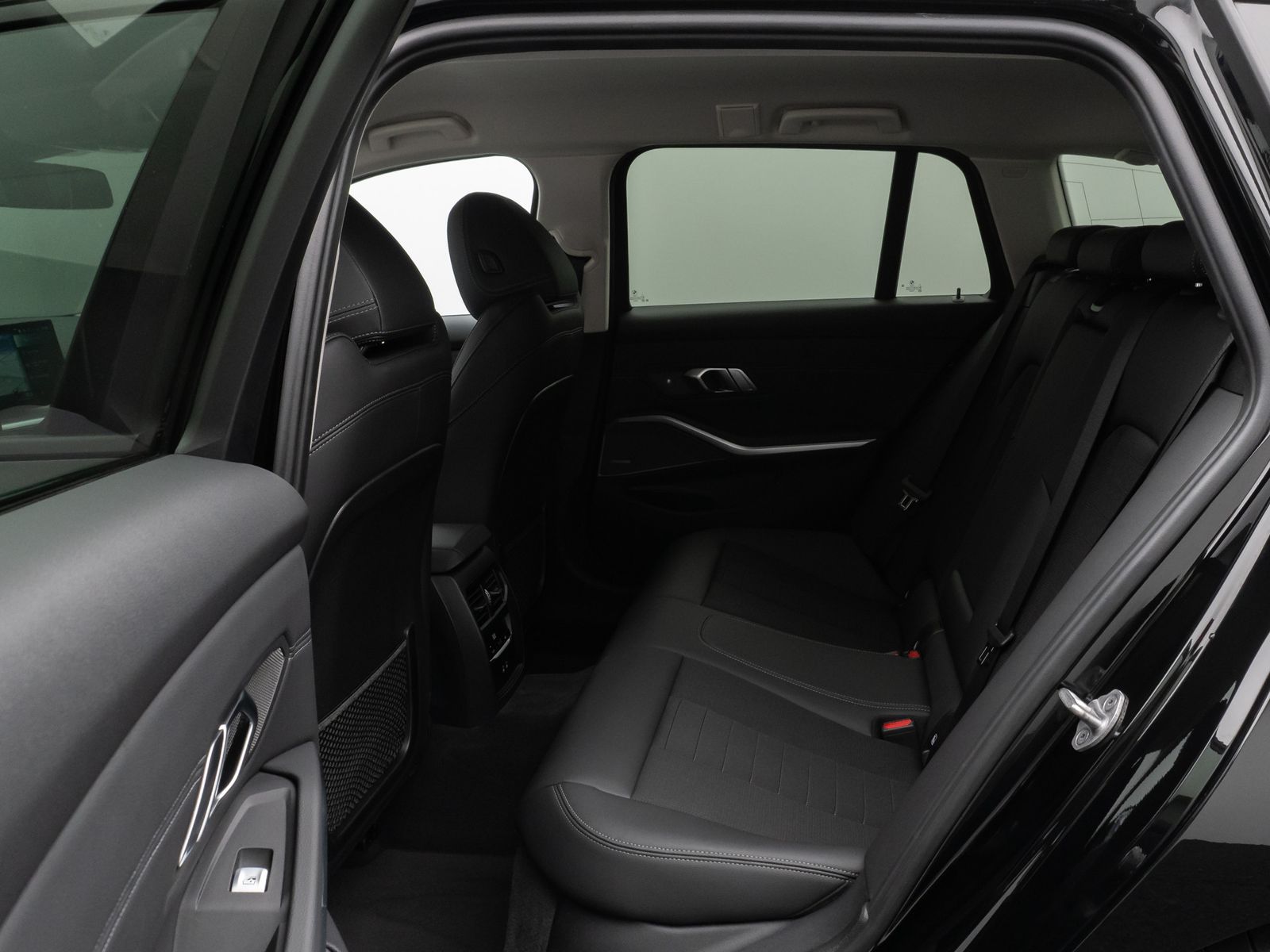 Fahrzeugabbildung BMW 320e Kamera HUD DAB H/K AHK Stop&Go Sport LED