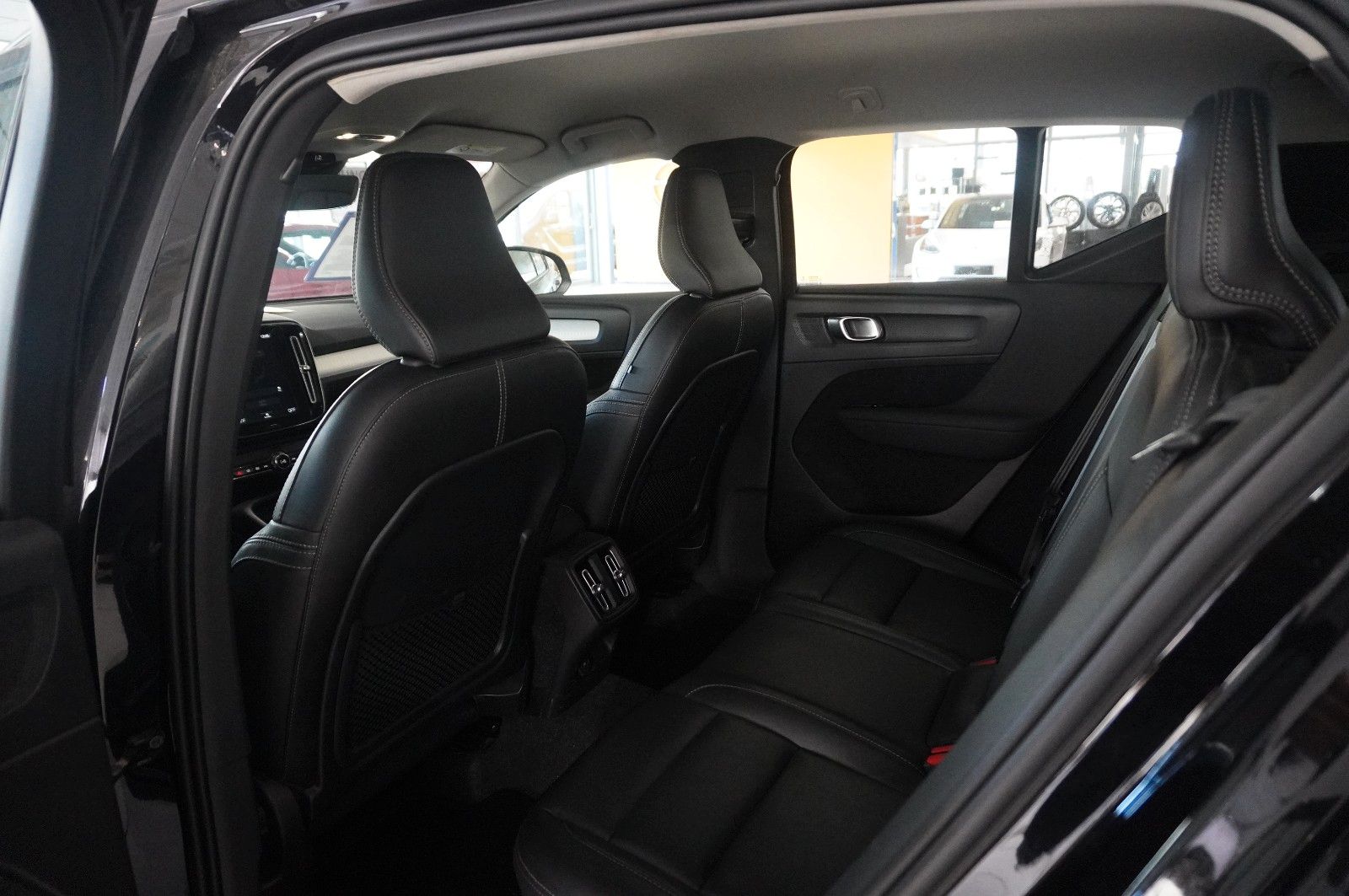 Fahrzeugabbildung Volvo XC40 T3 Momentum Pro LED/NAVI/LEDER/AHK/CAM