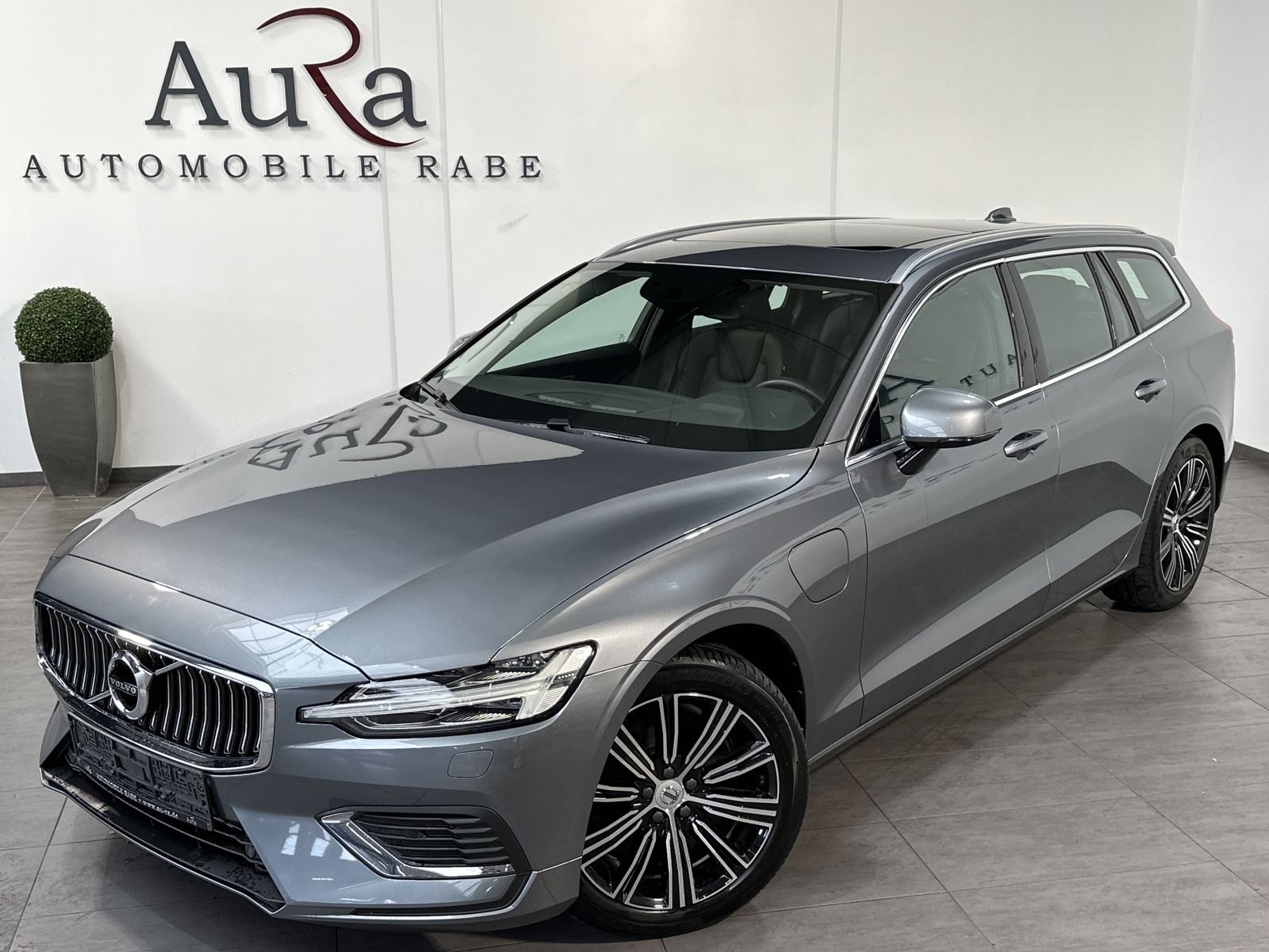 Fahrzeugabbildung Volvo V60 Inscription Plug-In Hybrid AWD NAV+LED+PANO