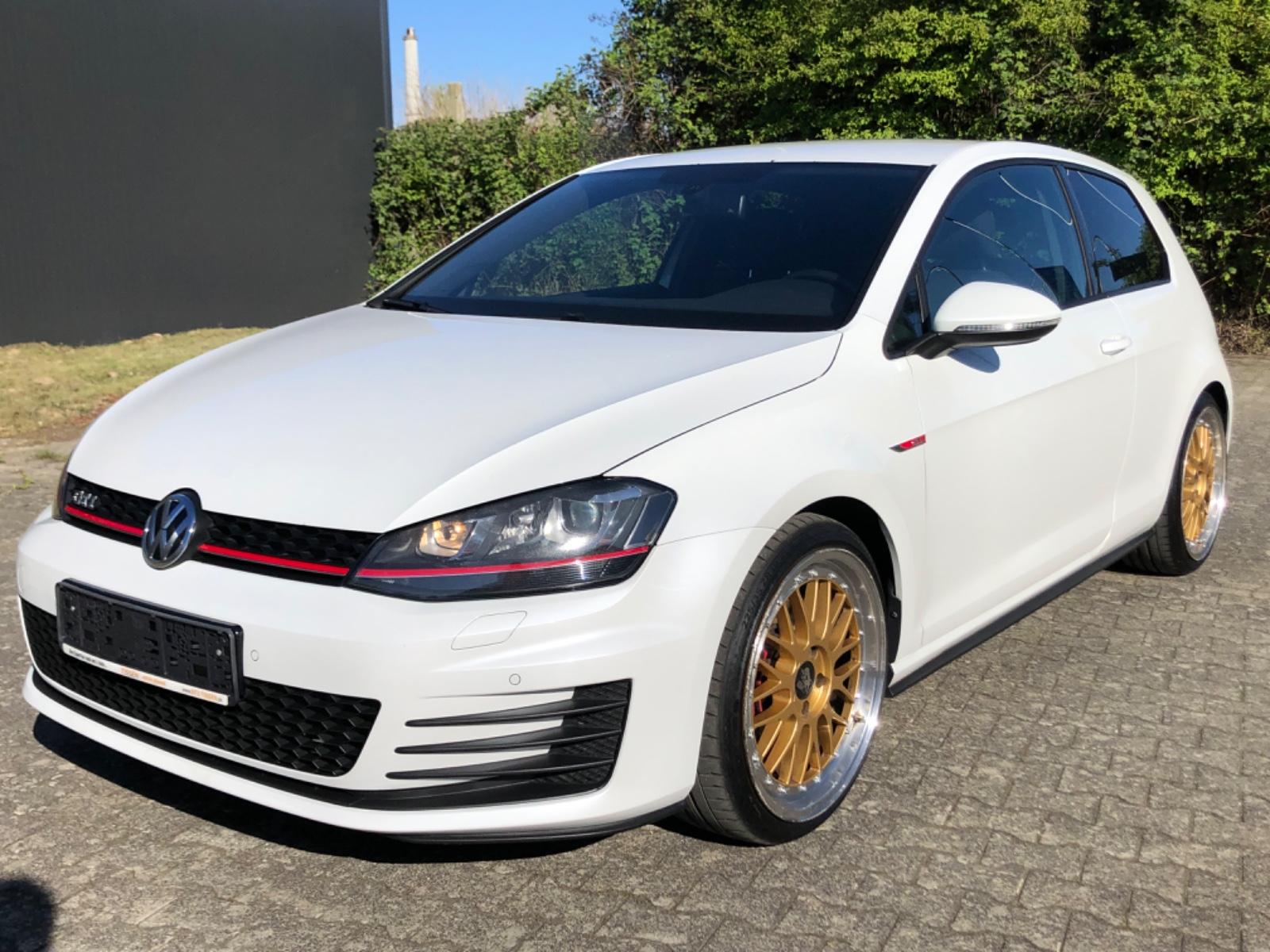Volkswagen Golf VII Lim. GTI BMT Scheckheft+19"Zoll+Navi
